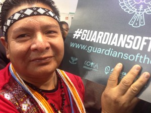 Peuple autochtone luttant contre la déforestation