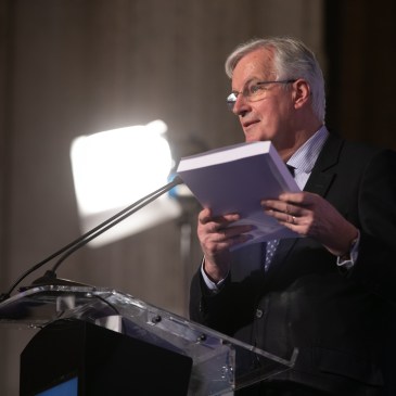 Michel Barnier présentant le traité de négociation du Brexit lors du 8ème Sommet des régions et des villes © European Union / Denis Closon