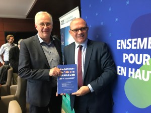 Bernard Loison et Frederic Nihous lors de la remise du rapport bâtiment durable 07 20