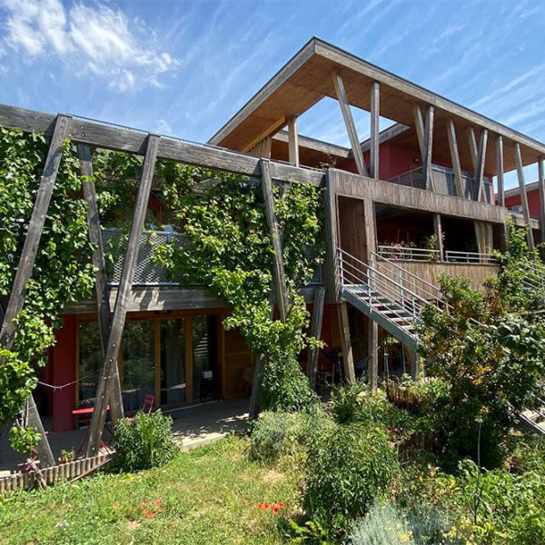 Est-on prêt à tout plaquer pour plus de sobriété énergétique ? Retour d’expérience des&nbsp;écolieux.